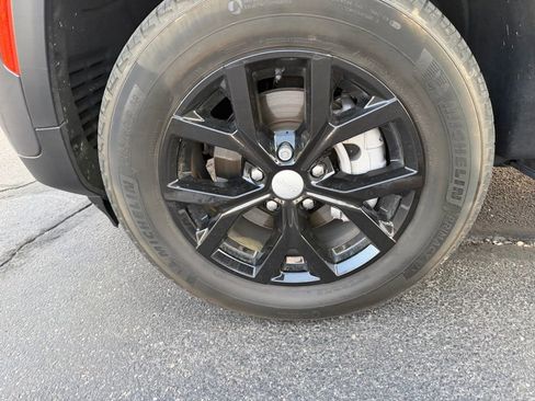 Used 2023 Jeep Grand Cherokee Limited RWD image 9