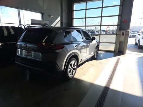 Used 2022 Nissan Rogue SV image 5