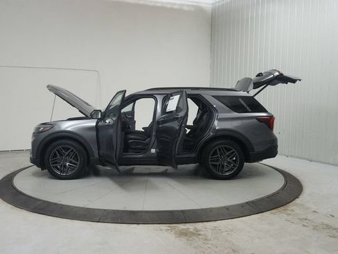 Used 2025 Ford Explorer ST-Line w/ Premium Package RWD image 12