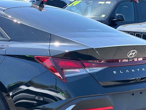Used 2024 Hyundai Elantra SEL FWD image 9