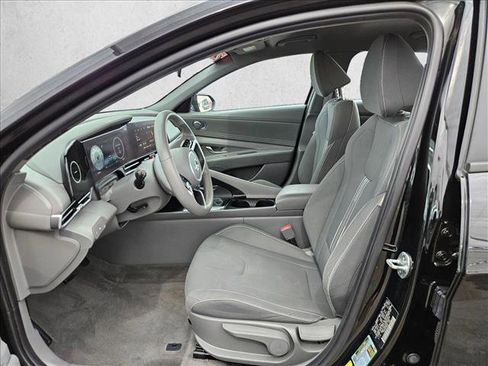Used 2023 Hyundai Elantra SEL w/ Convenience Package FWD image 15