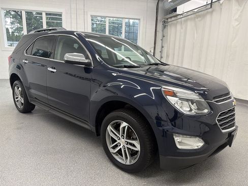 Used 2017 Chevrolet Equinox Premier w/ Enhanced Convenience Package AWD/4WD image 3