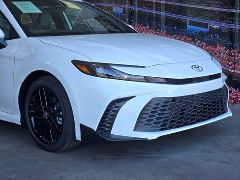 Used 2026 Toyota Camry SE FWD image 2