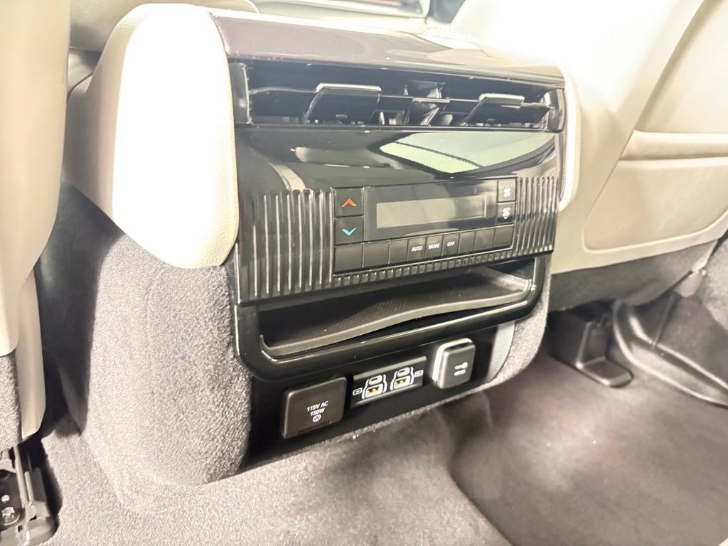 Used 2023 Jeep Wagoneer 4WD w/ Premium Group I image 19