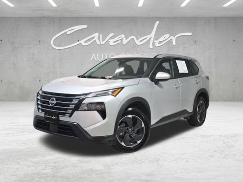 Used 2024 Nissan Rogue SV image 1