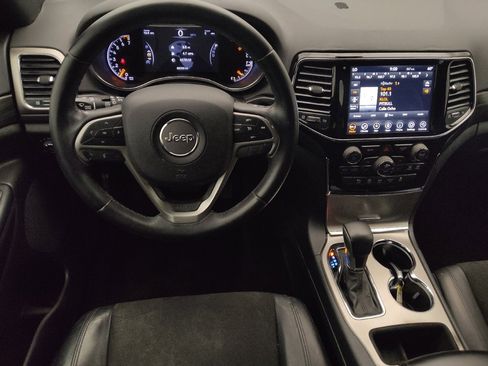 Used 2019 Jeep Grand Cherokee Laredo w/ Laredo X Package image 22