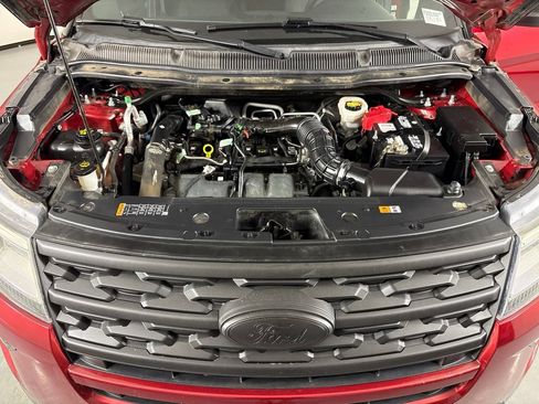 Used 2019 Ford Explorer XLT FWD image 34