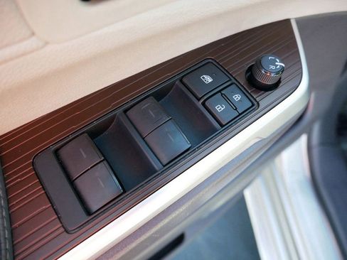 Used 2024 Toyota Sienna XLE image 11