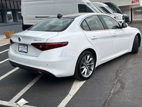 Used 2018 Alfa Romeo Giulia AWD image 3