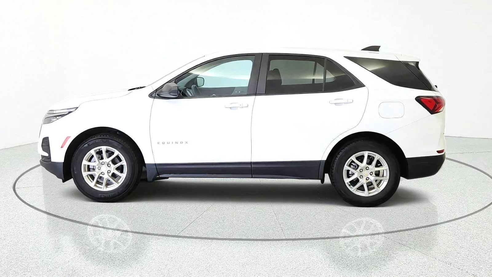 Used 2023 Chevrolet Equinox LS w/ LS Convenience Package FWD image 5