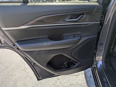 New 2025 Jeep Grand Cherokee Limited image 31