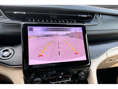 Certified 2025 Jeep Grand Cherokee Limited RWD image 25