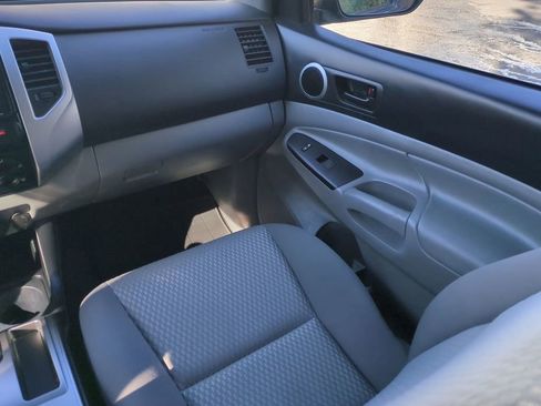 Used 2015 Toyota Tacoma PreRunner image 16