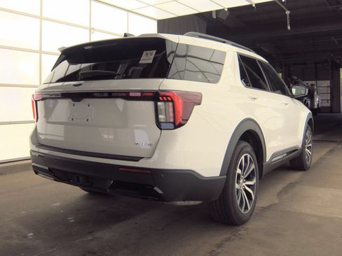 Used 2025 Ford Explorer ST-Line AWD/4WD image 18
