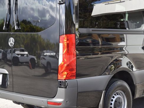 Used 2024 Mercedes-Benz Sprinter 2500 image 7