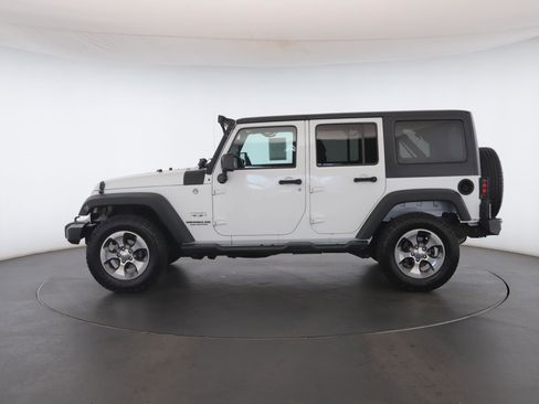 Used 2017 Jeep Wrangler Unlimited Sahara w/ Connectivity Group AWD/4WD image 18