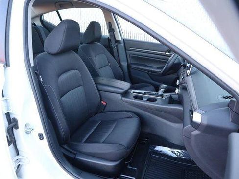 Used 2025 Nissan Altima 2.5 SV image 24