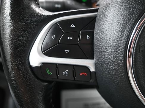 Used 2019 Jeep Renegade Latitude w/ Cold Weather Group FWD image 26