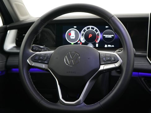 Used 2026 Volkswagen Tiguan SE AWD/4WD image 17