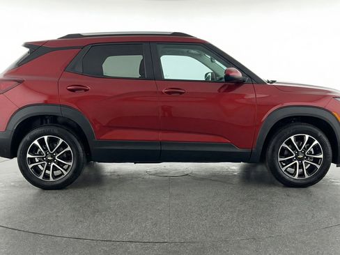 Used 2025 Chevrolet TrailBlazer LT image 11