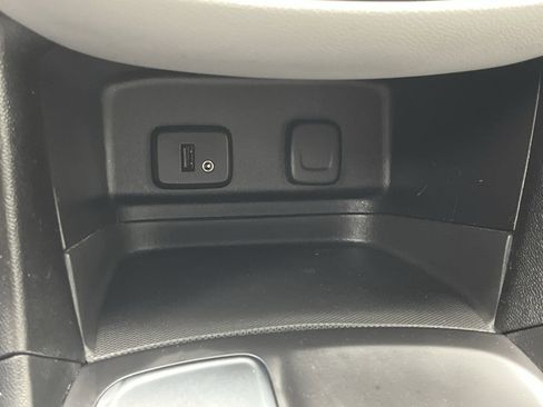 Used 2018 Chevrolet Equinox LS image 19