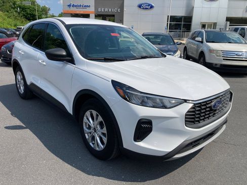 Used 2023 Ford Escape Active w/ Cold Weather Package image 3