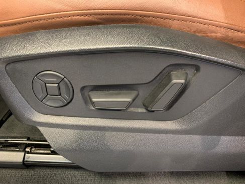 Used 2021 Audi Q8 Prestige w/ Prestige Package image 19