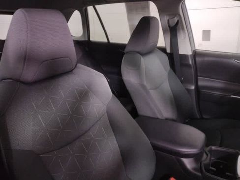 Used 2022 Toyota RAV4 XLE w/ Convenience Package image 31