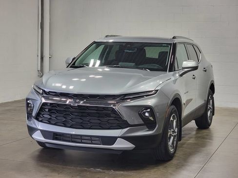 Used 2024 Chevrolet Blazer LT w/ Convenience Package FWD image 2
