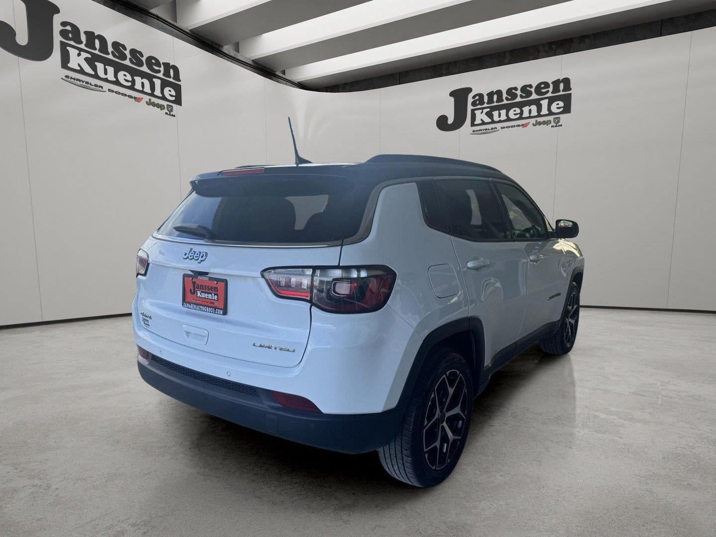 Used 2025 Jeep Compass Limited AWD/4WD image 4