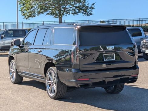 Used 2025 Cadillac Escalade ESV Sport Platinum w/ LPO, ONYX Package AWD/4WD image 3
