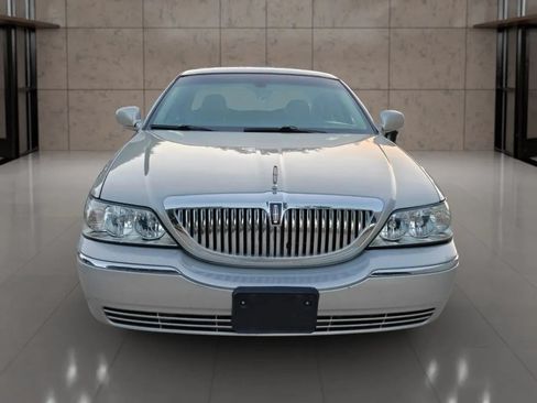 Used 2007 Lincoln Town Car Signature RWD image 26