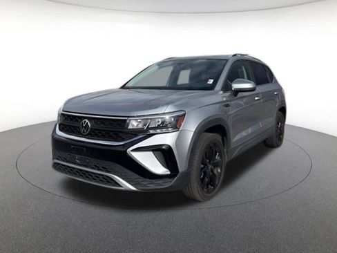 Used 2022 Volkswagen Taos SE w/ Panoramic Sunroof Package image 1
