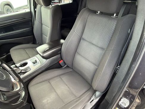 Used 2021 Jeep Grand Cherokee Laredo image 19