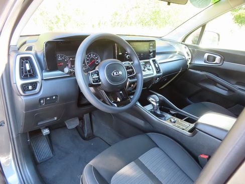 Used 2021 Kia Sorento LX image 20