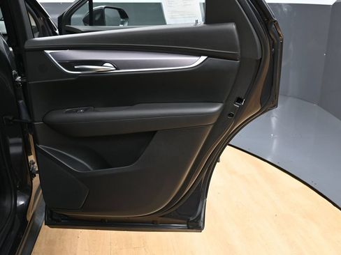 Used 2018 Cadillac XT5 Luxury w/ LPO, Black Ice Package AWD/4WD image 41