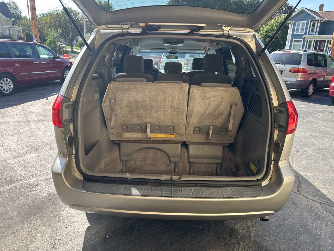 Used 2007 Toyota Sienna LE w/ LE Pkg 1 FWD image 8