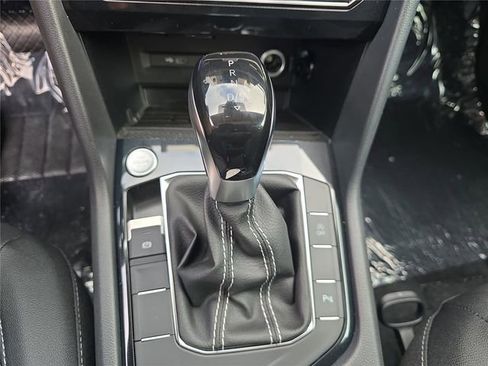 New 2026 Volkswagen Taos SE FWD image 16