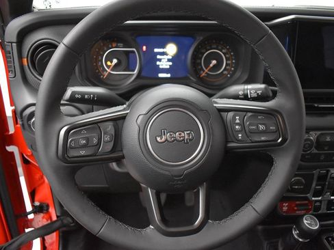 Used 2026 Jeep Gladiator Mojave AWD/4WD image 14