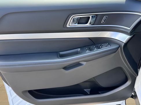 Used 2017 Ford Explorer XLT w/ Equipment Group 202A image 29