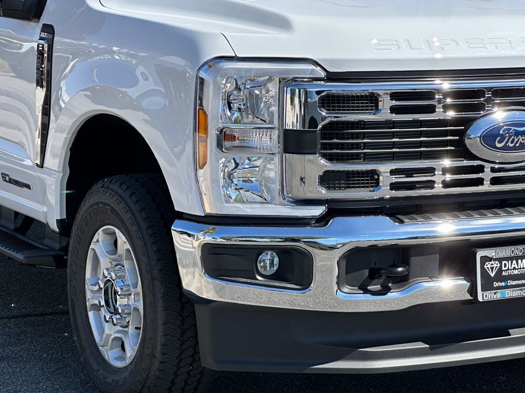 New 2026 Ford F350 XLT w/ FX4 Off-Road Package AWD/4WD image 9