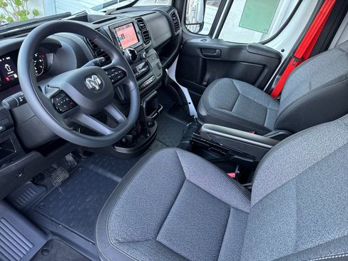 Used 2025 RAM ProMaster 2500 w/ Convenience Group image 10