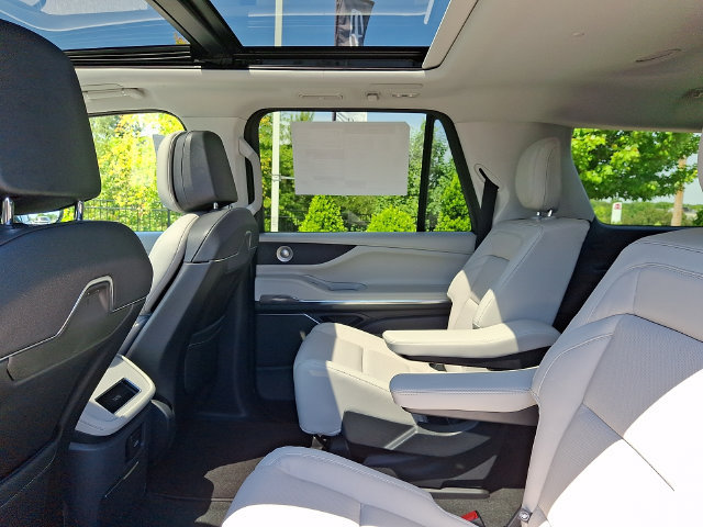 New 2026 Lincoln Navigator L Reserve w/ Jet Appearance Package AWD/4WD image 5