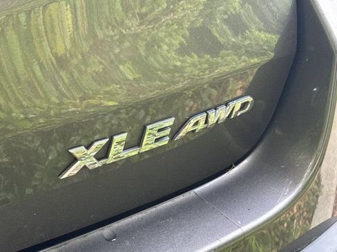 Used 2019 Toyota Highlander XLE AWD/4WD image 11
