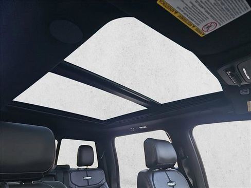 Used 2025 Ford F250 Platinum w/ Tremor Off-Road Package image 30