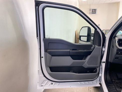New 2026 Ford F250 XL w/ XL Chrome Package image 9