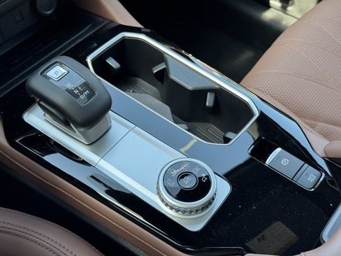 New 2025 Mitsubishi Outlander SEL image 30