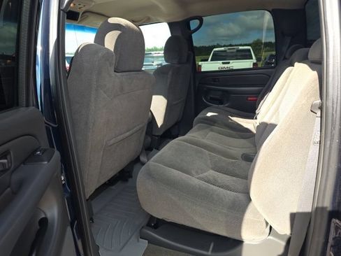 Used 2005 Chevrolet Silverado 2500 LS w/ Skid Plate Package AWD/4WD image 17
