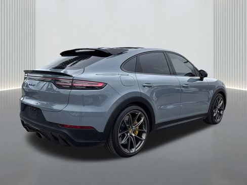 Used 2022 Porsche Cayenne Turbo GT image 4