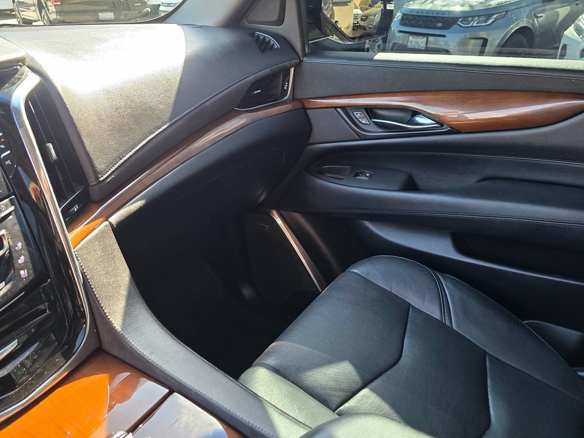 Used 2018 Cadillac Escalade Luxury RWD image 43